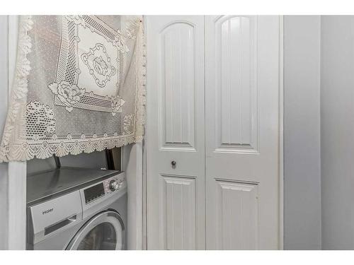 4-645 Meredith Road Ne, Calgary, AB - Indoor Photo Showing Laundry Room