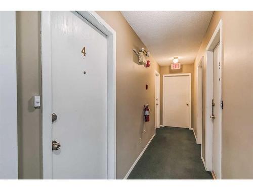 4-645 Meredith Road Ne, Calgary, AB - Indoor Photo Showing Other Room