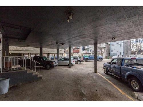 4-645 Meredith Road Ne, Calgary, AB - Indoor Photo Showing Garage