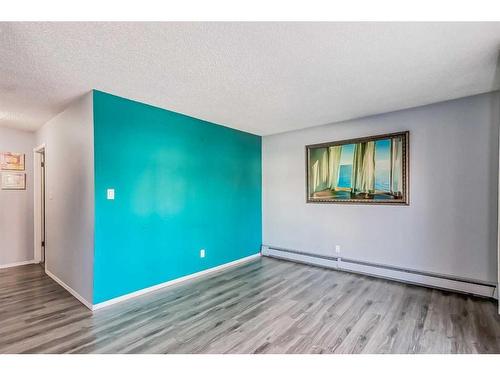 4-645 Meredith Road Ne, Calgary, AB - Indoor Photo Showing Other Room