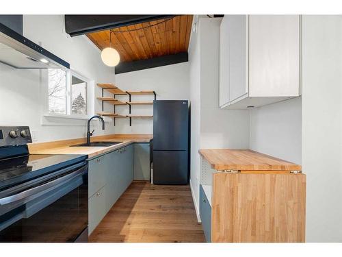 21-333 Braxton Place Sw, Calgary, AB - Indoor Photo Showing Kitchen