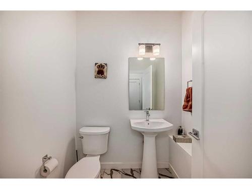 238 Dawson Way, Chestermere, AB - Indoor Photo Showing Bathroom