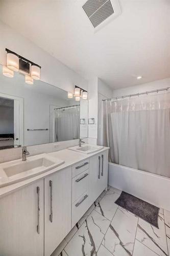 238 Dawson Way, Chestermere, AB - Indoor Photo Showing Bathroom