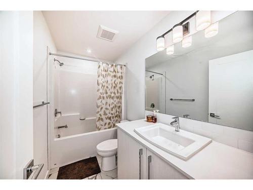 238 Dawson Way, Chestermere, AB - Indoor Photo Showing Bathroom