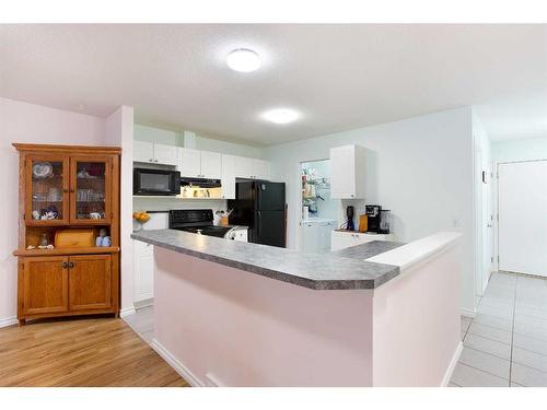 5-103 Fairways Drive Nw, Airdrie, AB - Indoor Photo Showing Kitchen