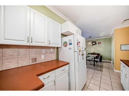 228 31 Avenue Nw, Calgary, AB - Indoor Photo Showing Kitchen