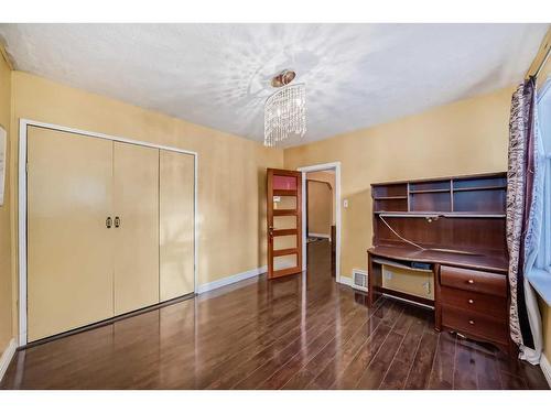 228 31 Avenue Nw, Calgary, AB - Indoor Photo Showing Other Room