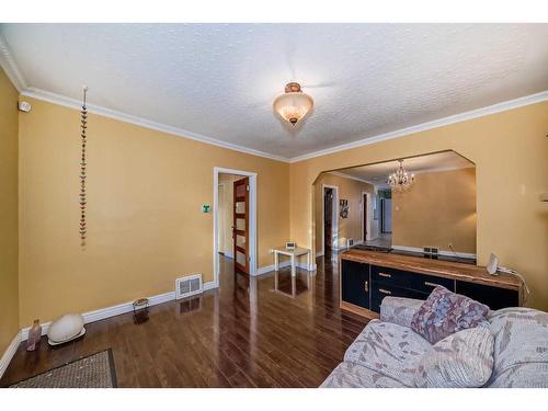 228 31 Avenue Nw, Calgary, AB - Indoor Photo Showing Bedroom