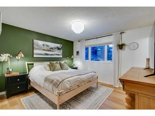 267 Ranch Estates Drive Nw, Calgary, AB - Indoor Photo Showing Bedroom