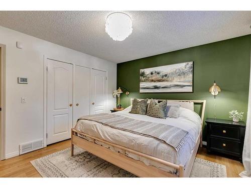 267 Ranch Estates Drive Nw, Calgary, AB - Indoor Photo Showing Bedroom