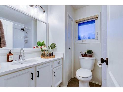 267 Ranch Estates Drive Nw, Calgary, AB - Indoor Photo Showing Bathroom