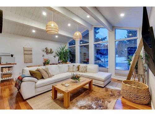 267 Ranch Estates Drive Nw, Calgary, AB - Indoor Photo Showing Living Room