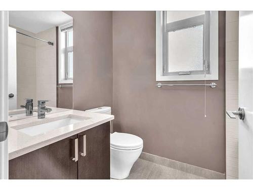 210-22 Auburn Bay Link Se, Calgary, AB - Indoor Photo Showing Bathroom