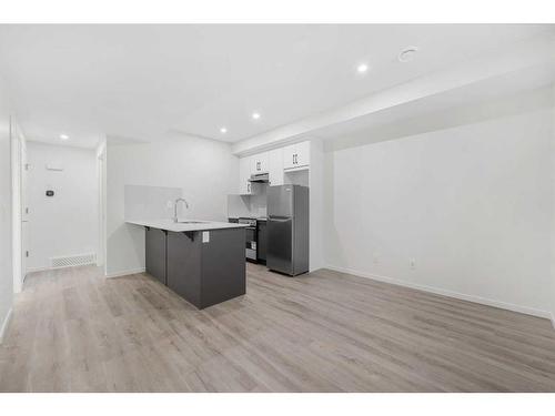 46 Cityline Mount Ne, Calgary, AB - Indoor Photo Showing Kitchen