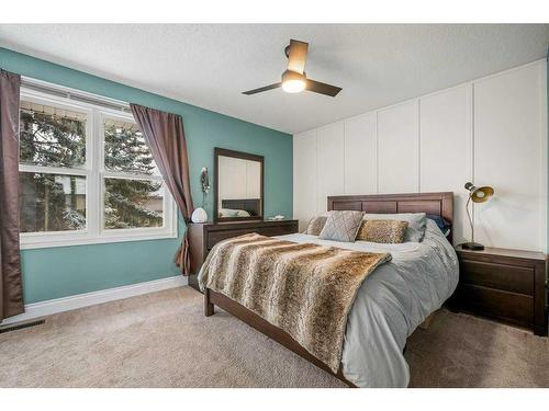 177-123 Queensland Drive Se, Calgary, AB - Indoor Photo Showing Bedroom