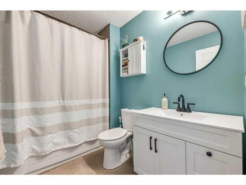 177-123 Queensland Drive Se, Calgary, AB - Indoor Photo Showing Bathroom