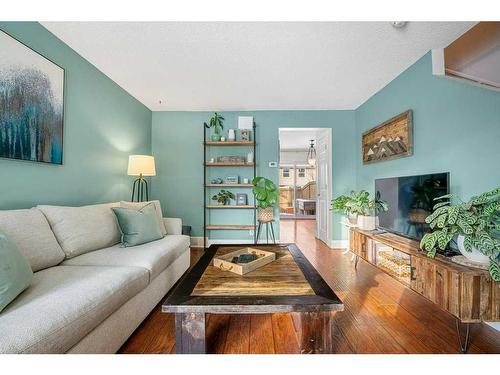 177-123 Queensland Drive Se, Calgary, AB - Indoor Photo Showing Living Room