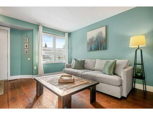 177-123 Queensland Drive Se, Calgary, AB - Indoor Photo Showing Living Room