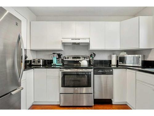 177-123 Queensland Drive Se, Calgary, AB - Indoor Photo Showing Kitchen With Stainless Steel Kitchen