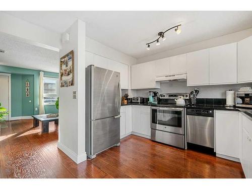 177-123 Queensland Drive Se, Calgary, AB - Indoor Photo Showing Kitchen With Stainless Steel Kitchen