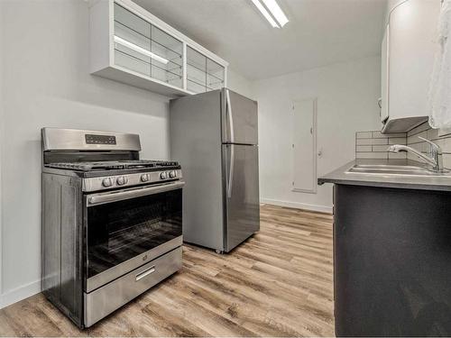 1907 1 Avenue North, Lethbridge, AB - Indoor Photo Showing Kitchen