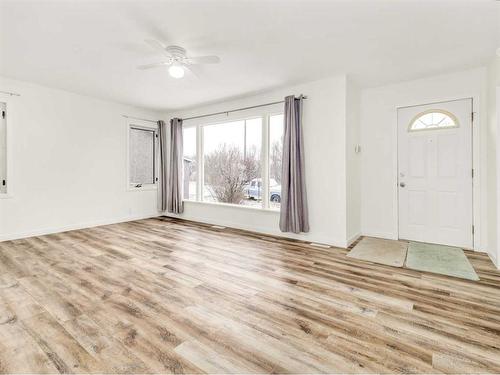 1907 1 Avenue North, Lethbridge, AB - Indoor Photo Showing Other Room