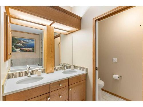 14 Eagleview Gate, Cochrane, AB - Indoor Photo Showing Bathroom