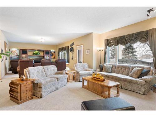 14 Eagleview Gate, Cochrane, AB - Indoor Photo Showing Living Room