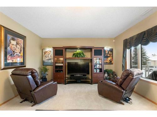 14 Eagleview Gate, Cochrane, AB - Indoor Photo Showing Living Room