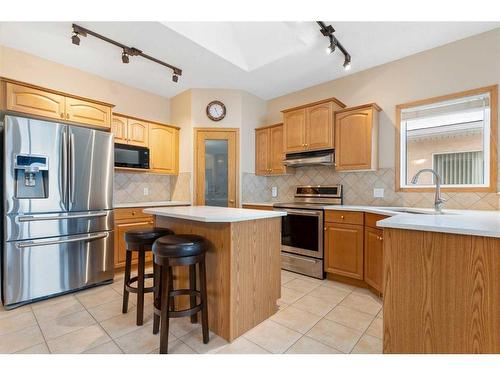 14 Eagleview Gate, Cochrane, AB - Indoor Photo Showing Kitchen