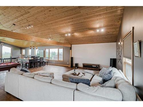 44092 & 44080 Township Road 274, Rural Rocky View County, AB - Indoor Photo Showing Living Room