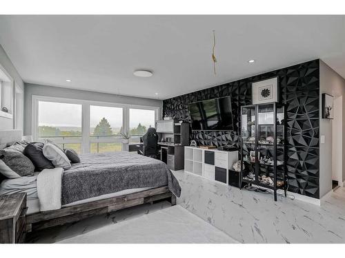 44092 & 44080 Township Road 274, Rural Rocky View County, AB - Indoor Photo Showing Bedroom