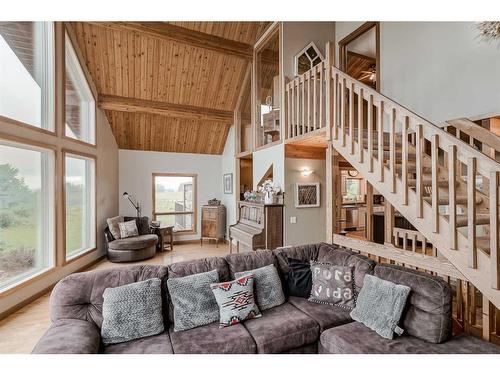 44092 & 44080 Township Road 274, Rural Rocky View County, AB - Indoor Photo Showing Living Room