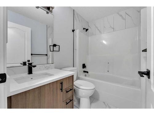 176 Stonegate Crescent Nw, Airdrie, AB - Indoor Photo Showing Bathroom