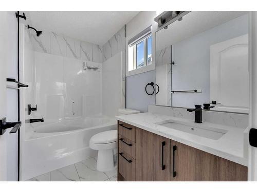 176 Stonegate Crescent Nw, Airdrie, AB - Indoor Photo Showing Bathroom