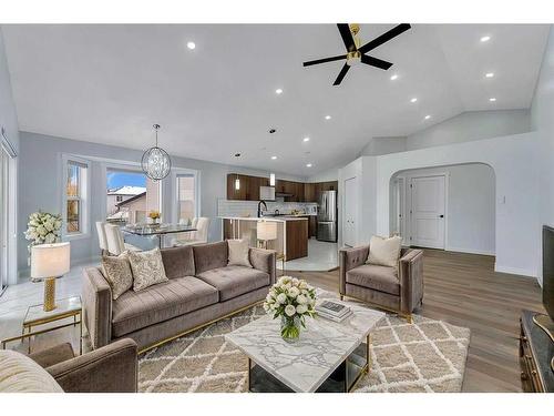 176 Stonegate Crescent Nw, Airdrie, AB - Indoor Photo Showing Living Room