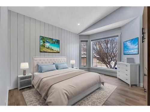 176 Stonegate Crescent Nw, Airdrie, AB - Indoor Photo Showing Bedroom