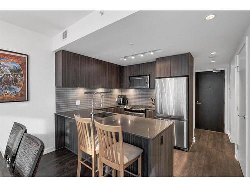 708-626 14 Avenue Sw, Calgary, AB - Indoor Photo Showing Kitchen With Stainless Steel Kitchen With Upgraded Kitchen