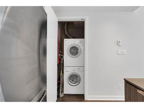 708-626 14 Avenue Sw, Calgary, AB - Indoor Photo Showing Laundry Room