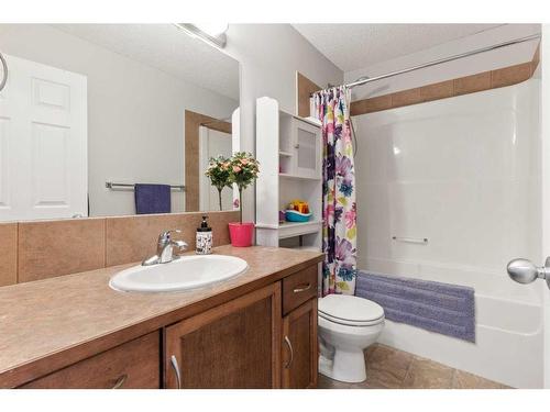 122 Evanscove Circle Nw, Calgary, AB - Indoor Photo Showing Bathroom