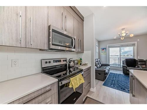 6467 128 Avenue Ne, Calgary, AB - Indoor Photo Showing Kitchen