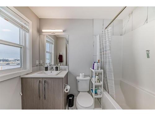 6467 128 Avenue Ne, Calgary, AB - Indoor Photo Showing Bathroom