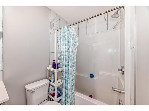 6467 128 Avenue Ne, Calgary, AB - Indoor Photo Showing Bathroom