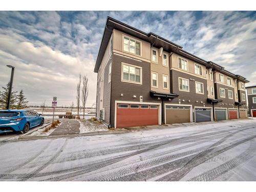 6467 128 Avenue Ne, Calgary, AB - Outdoor