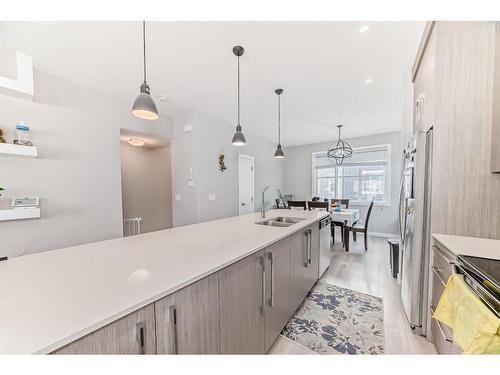 6467 128 Avenue Ne, Calgary, AB - Indoor Photo Showing Kitchen With Double Sink With Upgraded Kitchen