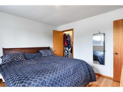 724 9Th Avenue Se, High River, AB - Indoor Photo Showing Bedroom