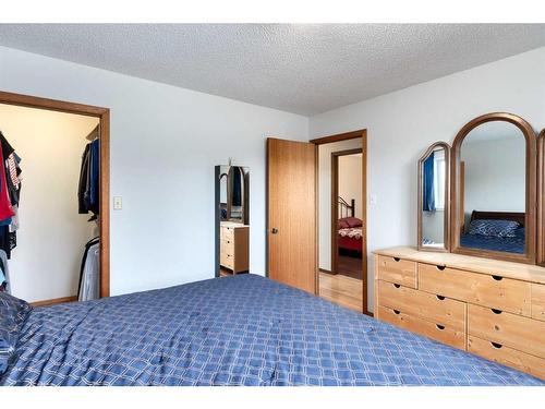 724 9Th Avenue Se, High River, AB - Indoor Photo Showing Bedroom