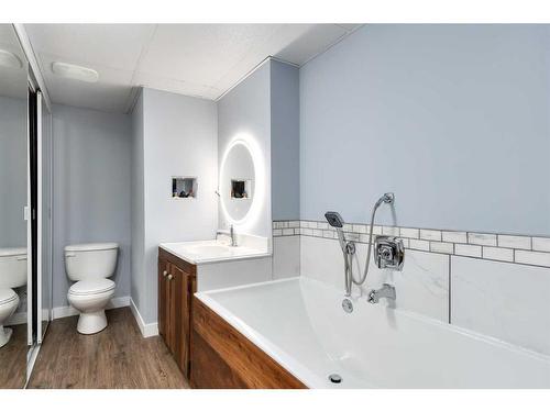 724 9Th Avenue Se, High River, AB - Indoor Photo Showing Bathroom