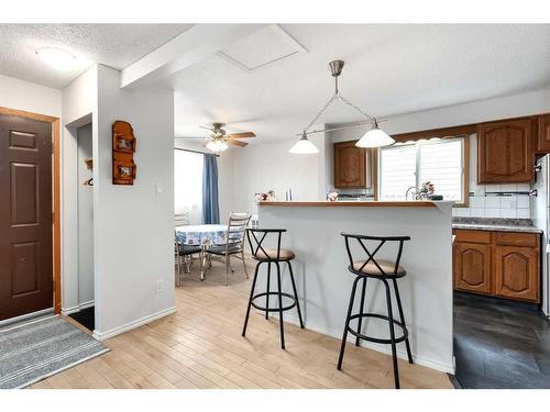 724 9Th Avenue Se, High River, AB - Indoor Photo Showing Kitchen