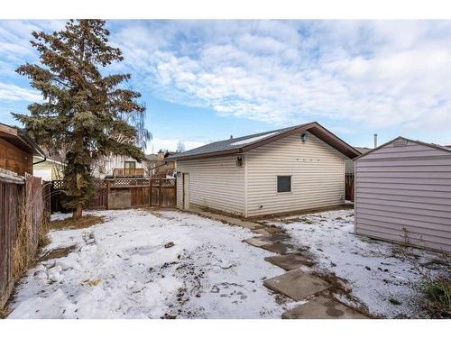 724 9Th Avenue Se, High River, AB - Outdoor With Exterior